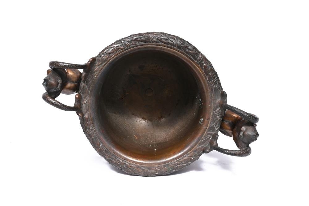 Large ‘Medici’ vase in brown patinated bronze with a procession of Bacchus, 19th century. Decorative vase decorated with a Bacchanalian procession and fitted with handles in the shape of mythological ladies.