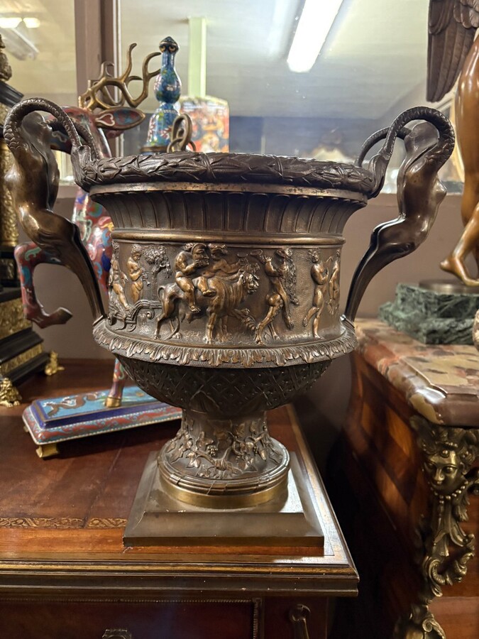Large ‘Medici’ vase in brown patinated bronze with a procession of Bacchus, 19th century. Decorative vase decorated with a Bacchanalian procession and fitted with handles in the shape of mythological ladies.
