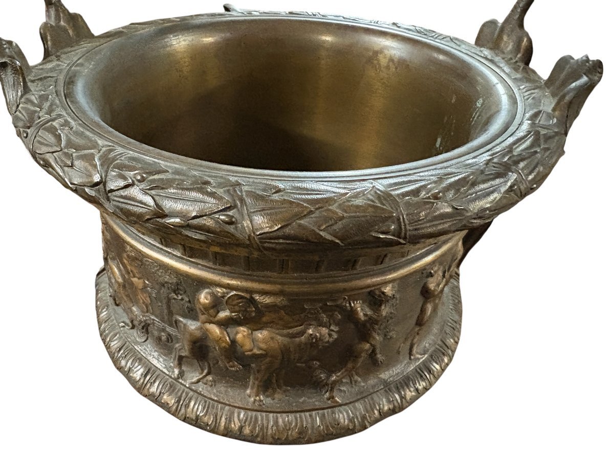 Large ‘Medici’ vase in brown patinated bronze with a procession of Bacchus, 19th century. Decorative vase decorated with a Bacchanalian procession and fitted with handles in the shape of mythological ladies.