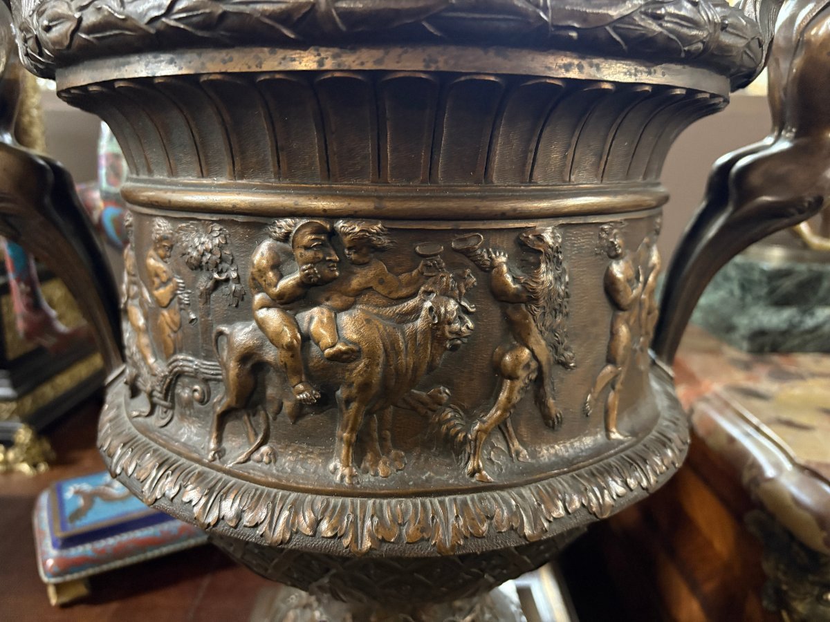 Large ‘Medici’ vase in brown patinated bronze with a procession of Bacchus, 19th century. Decorative vase decorated with a Bacchanalian procession and fitted with handles in the shape of mythological ladies.