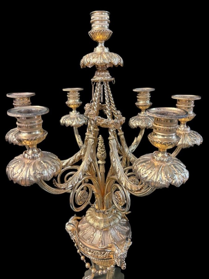 Large ormolu clock set in the Louis XVI style, 19th century. Beautiful trim in good condition, clockwork to be checked, bell and pendulum missing. Louis Seize style model, candlesticks with 7 candlesticks