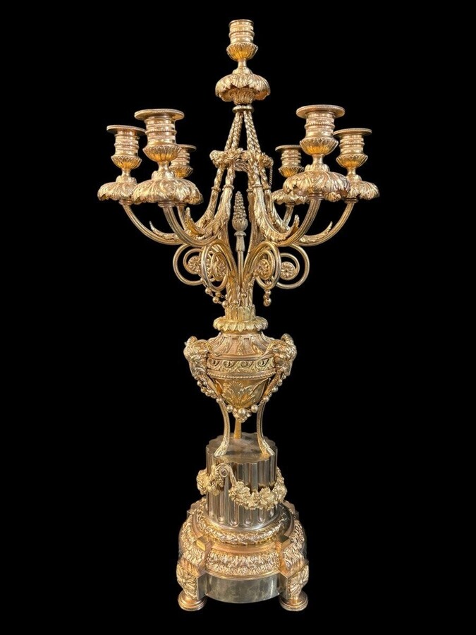 Large ormolu clock set in the Louis XVI style, 19th century. Beautiful trim in good condition, clockwork to be checked, bell and pendulum missing. Louis Seize style model, candlesticks with 7 candlesticks