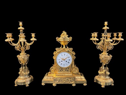 Large ormolu mantel set in the Louis XVI style, 19th century. Beautiful trim in good condition, clockwork to be checked, bell and pendulum missing. Louis Seize style model, candlesticks with 7 candlesticks and the following dimensions: Clock: Height: 64 c