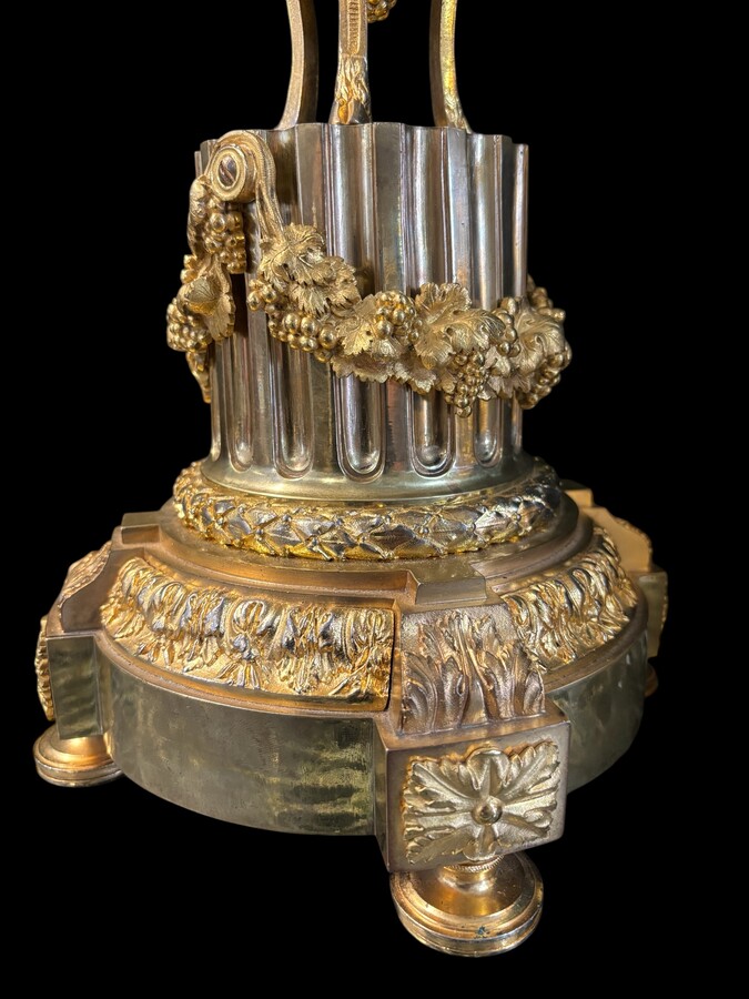 Large ormolu mantel set in the Louis XVI style, 19th century. Beautiful trim in good condition, clockwork to be checked, bell and pendulum missing. Louis Seize style model, candlesticks with 7 candlesticks and the following dimensions: Clock: Height: 64 c
