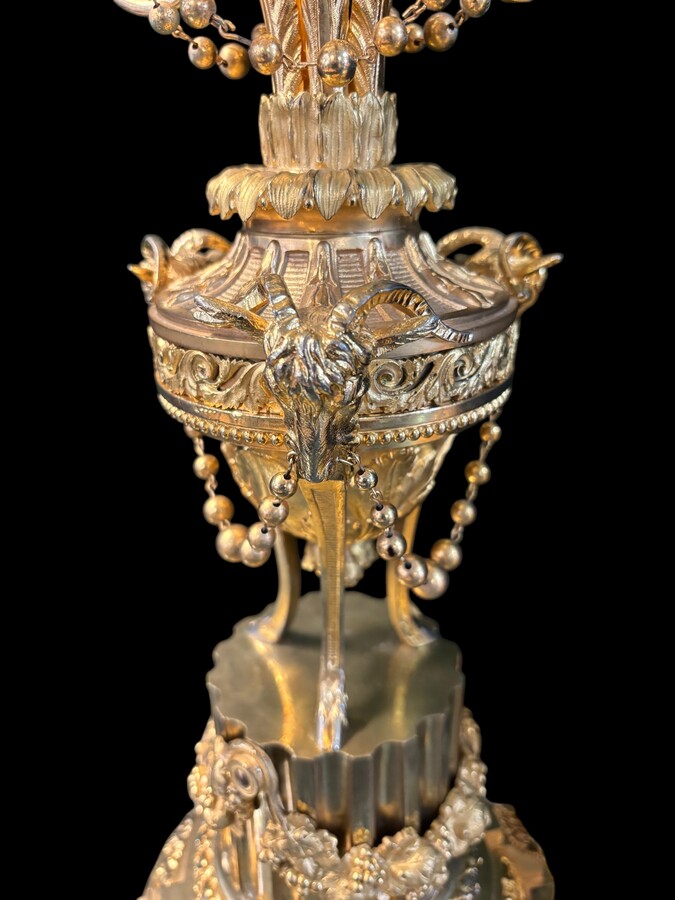 Large ormolu mantel set in the Louis XVI style, 19th century. Beautiful trim in good condition, clockwork to be checked, bell and pendulum missing. Louis Seize style model, candlesticks with 7 candlesticks and the following dimensions: Clock: Height: 64 c