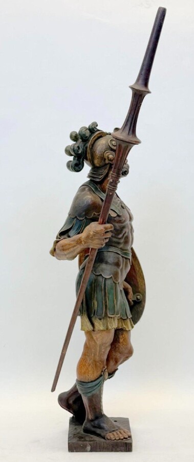 Large polychrome oak sculpture of a soldier/warrior late 19th century Very decorative and detailed carving of a warrior with shield and spear. In very good condition. Dimensions : Height : 109 / 134 cm Width : 49 cm Depth : 39 cm Foot : 26 x 21,5 cm