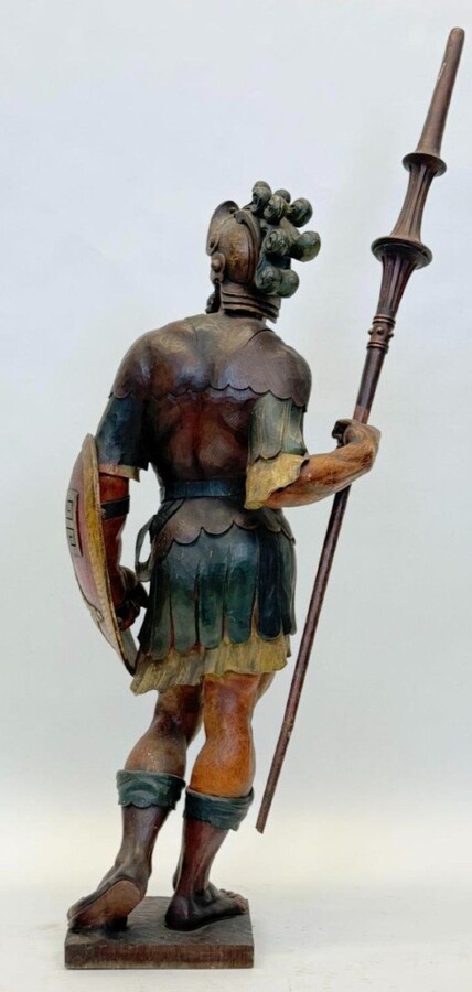 Large polychrome oak sculpture of a soldier/warrior late 19th century Very decorative and detailed carving of a warrior with shield and spear. In very good condition. Dimensions : Height : 109 / 134 cm Width : 49 cm Depth : 39 cm Foot : 26 x 21,5 cm