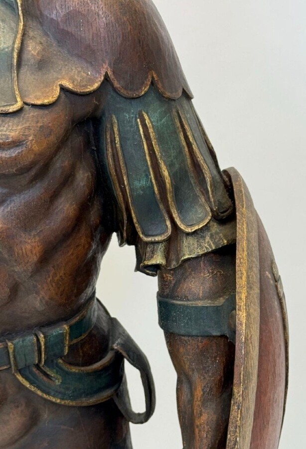 Large polychrome oak sculpture of a soldier/warrior late 19th century Very decorative and detailed carving of a warrior with shield and spear. In very good condition. Dimensions : Height : 109 / 134 cm Width : 49 cm Depth : 39 cm Foot : 26 x 21,5 cm