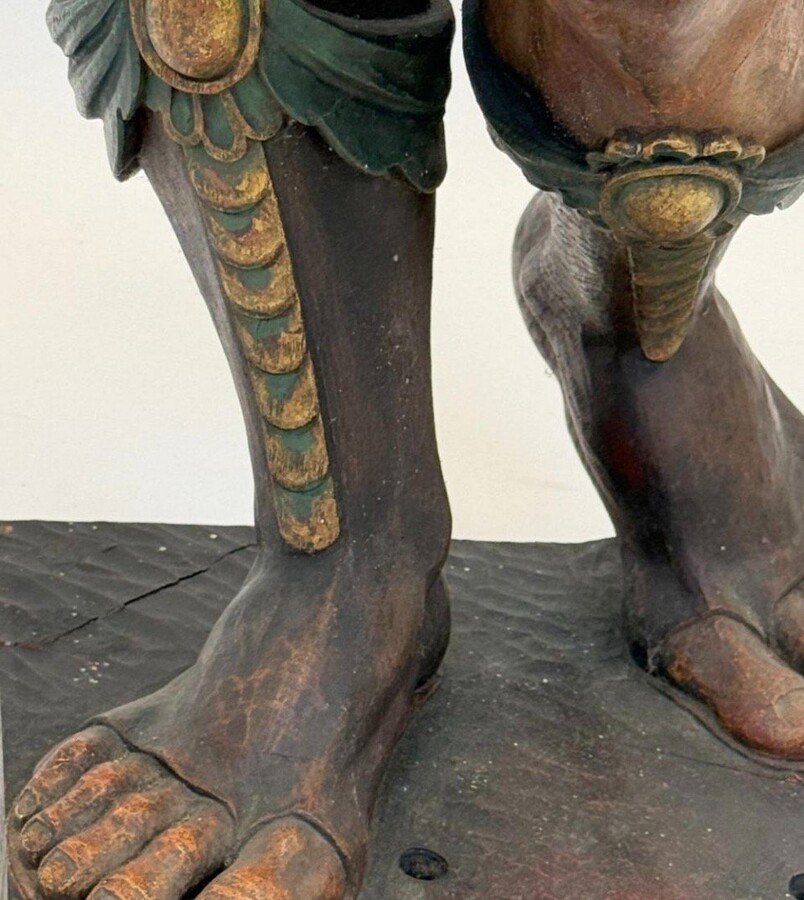 Large polychrome oak sculpture of a soldier/warrior late 19th century Very decorative and detailed carving of a warrior with shield and spear. In very good condition. Dimensions : Height : 109 / 134 cm Width : 49 cm Depth : 39 cm Foot : 26 x 21,5 cm