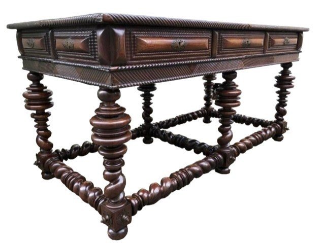 Large Portuguese centre table with 6 legs 18th century. Very decorative table with a beautiful patina on 6 legs with 3 drawers and a finish on all sides and decorated with bronze ornaments underneath.