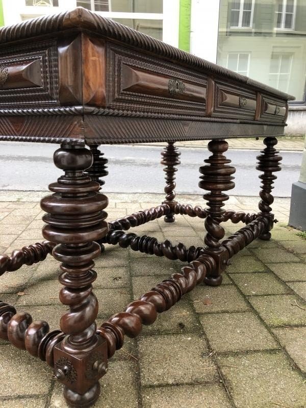 Large Portuguese centre table with 6 legs 18th century. Very decorative table with a beautiful patina on 6 legs with 3 drawers and a finish on all sides and decorated with bronze ornaments underneath.