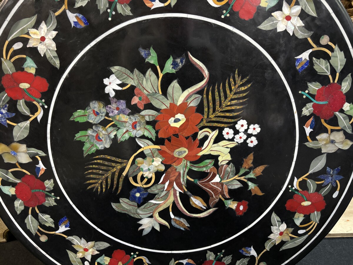 Large round table top in Italian pietra dura with floral design, 20th century. Decorative marble top with beautiful colours in very good condition. Diameter: 91.8 cm
