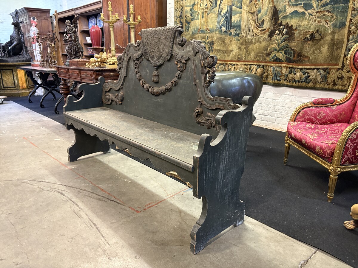 Louis XVI-style wooden hall bench, late 18th century.A highly decorative wooden bench, carved and adorned with flowers, garlands, scrolls, etc. Width: 170 cm In good condition, with normal signs of wear. 