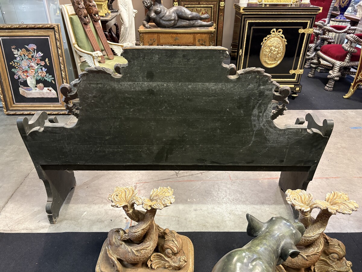 Louis XVI-style wooden hall bench, late 18th century.A highly decorative wooden bench, carved and adorned with flowers, garlands, scrolls, etc. Width: 170 cm In good condition, with normal signs of wear. 