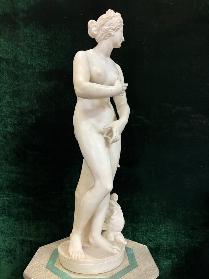 Nice alabaster sculpture from the 19th century. ( 79 cm ) Beautiful alabaster sculpture finely detailed representing Venus with a fish and 2 angels playing. Signed on the base at the back Dimensions : Height : 79 cm Width : 26 cm Foot diameter : 21 cm