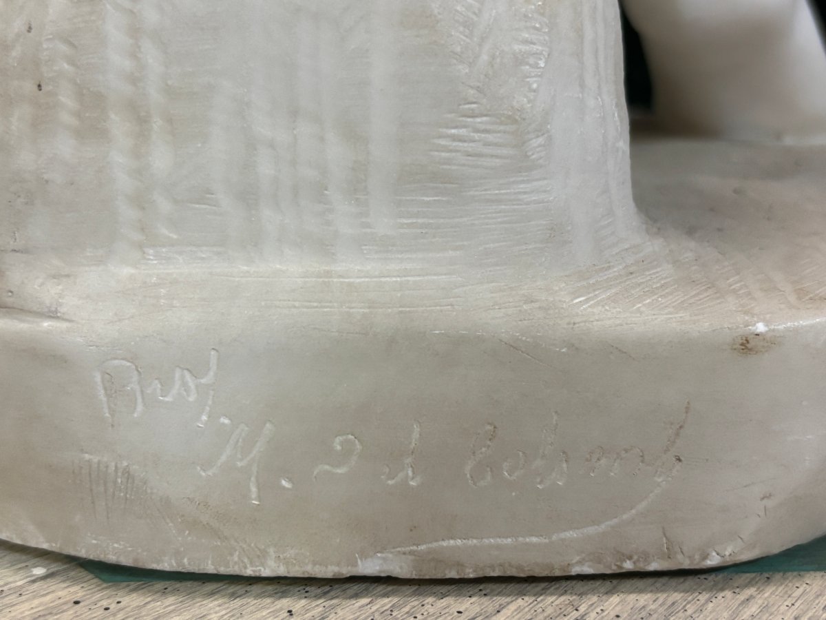 Nice alabaster sculpture from the 19th century. ( 79 cm ) Beautiful alabaster sculpture finely detailed representing Venus with a fish and 2 angels playing. Signed on the base at the back Dimensions : Height : 79 cm Width : 26 cm Foot diameter : 21 cm