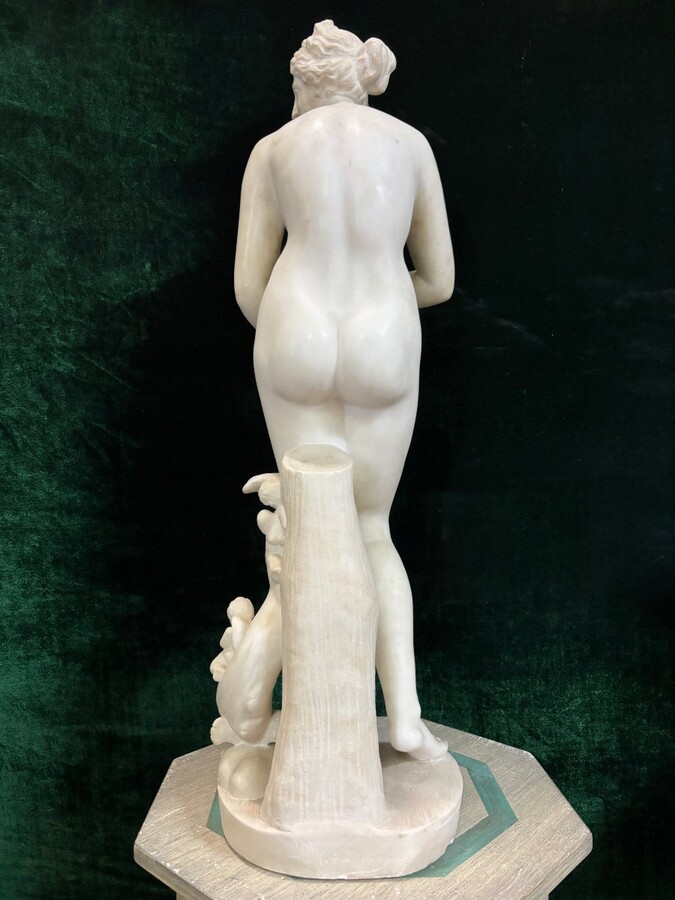 Nice alabaster sculpture from the 19th century. ( 79 cm ) Beautiful alabaster sculpture finely detailed representing Venus with a fish and 2 angels playing. Signed on the base at the back Dimensions : Height : 79 cm Width : 26 cm Foot diameter : 21 cm