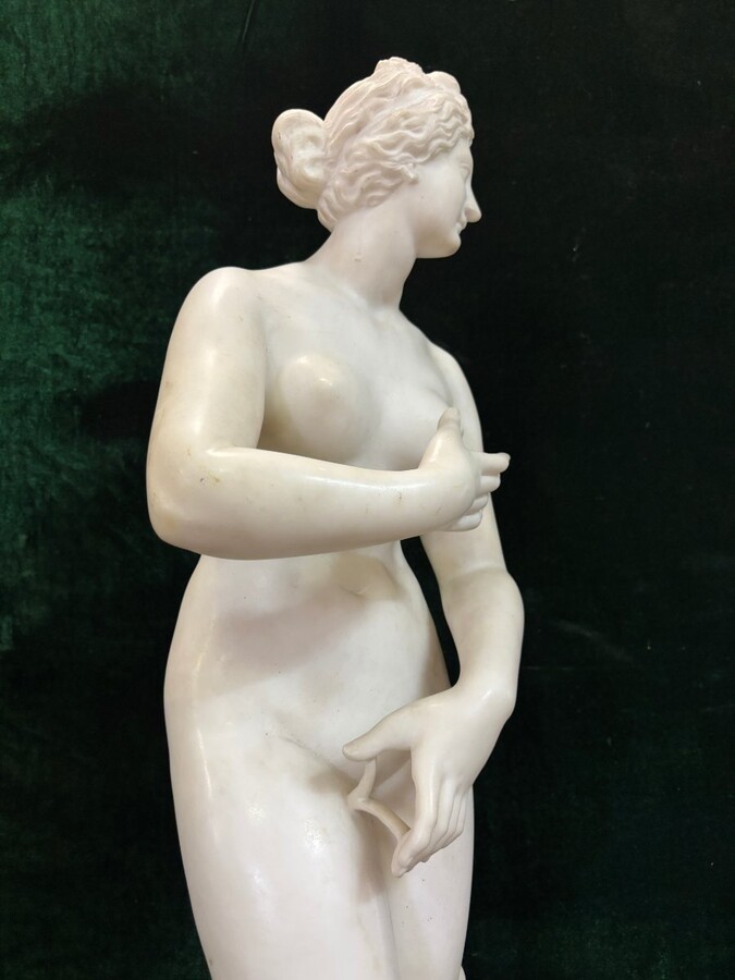 Nice alabaster sculpture from the 19th century. ( 79 cm ) Beautiful alabaster sculpture finely detailed representing Venus with a fish and 2 angels playing. Signed on the base at the back Dimensions : Height : 79 cm Width : 26 cm Foot diameter : 21 cm