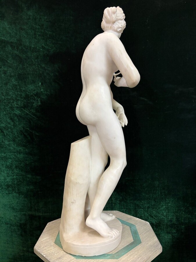 Nice alabaster sculpture from the 19th century. ( 79 cm ) Beautiful alabaster sculpture finely detailed representing Venus with a fish and 2 angels playing. Signed on the base at the back Dimensions : Height : 79 cm Width : 26 cm Foot diameter : 21 cm