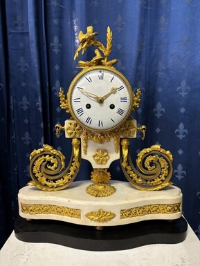 Nice Louis XVI style clock in marble and gilt bronze 18th century Elegant mantel clock decorated with gilt bronze ornaments, women's heads, birds, foliage and its original sundial. Minor old restoration to the marble base. Dimensions : Height: 41 cm