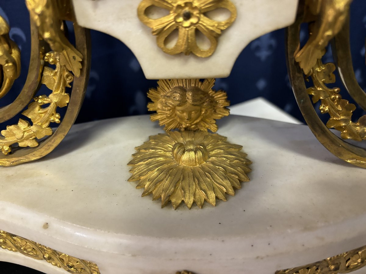Nice Louis XVI style clock in marble and gilt bronze 18th century Elegant mantel clock decorated with gilt bronze ornaments, women's heads, birds, foliage and its original sundial. Minor old restoration to the marble base. Dimensions : Height: 41 cm