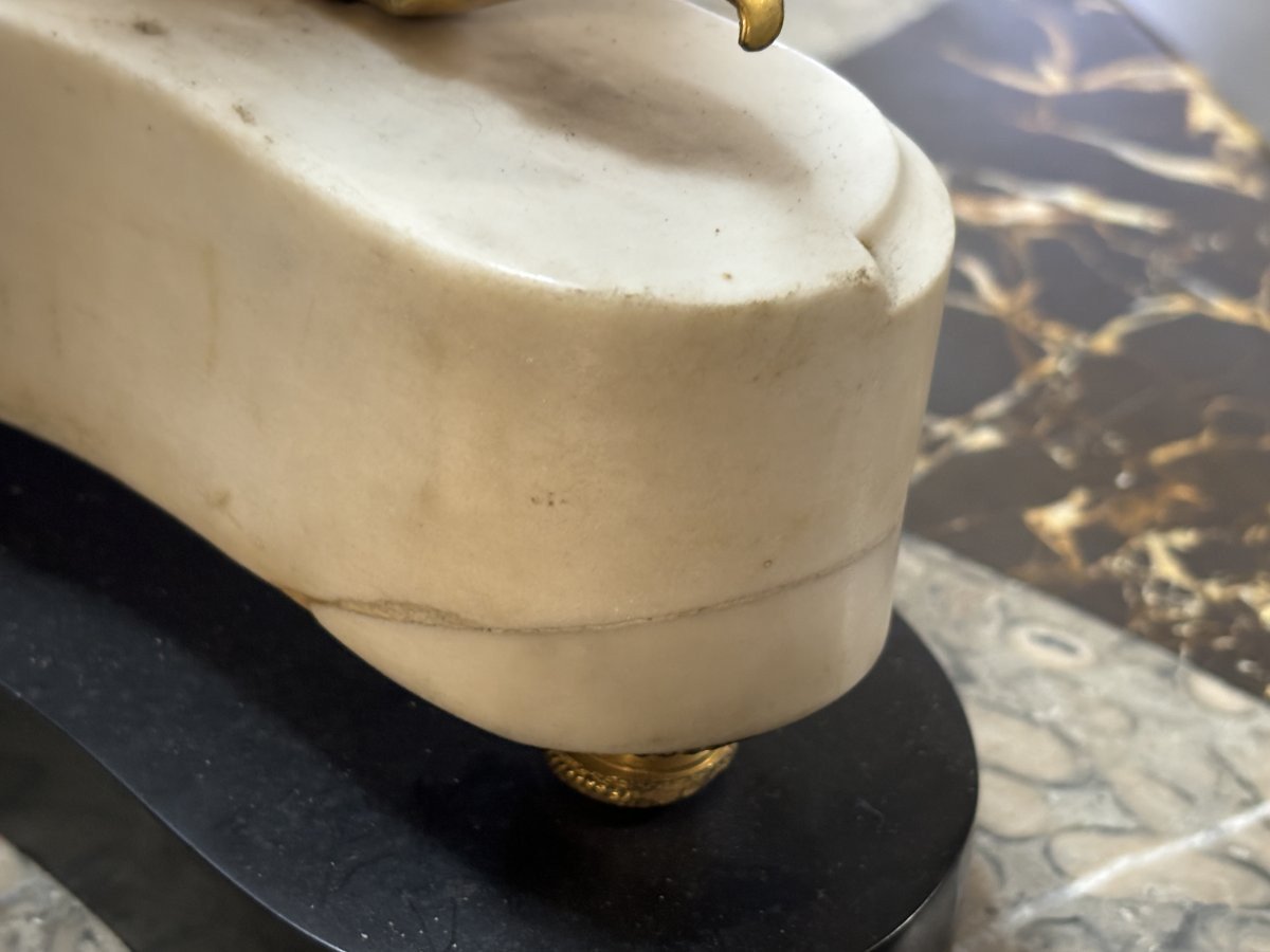 Nice Louis XVI style clock in marble and gilt bronze 18th century Elegant mantel clock decorated with gilt bronze ornaments, women's heads, birds, foliage and its original sundial. Minor old restoration to the marble base. Dimensions : Height: 41 cm