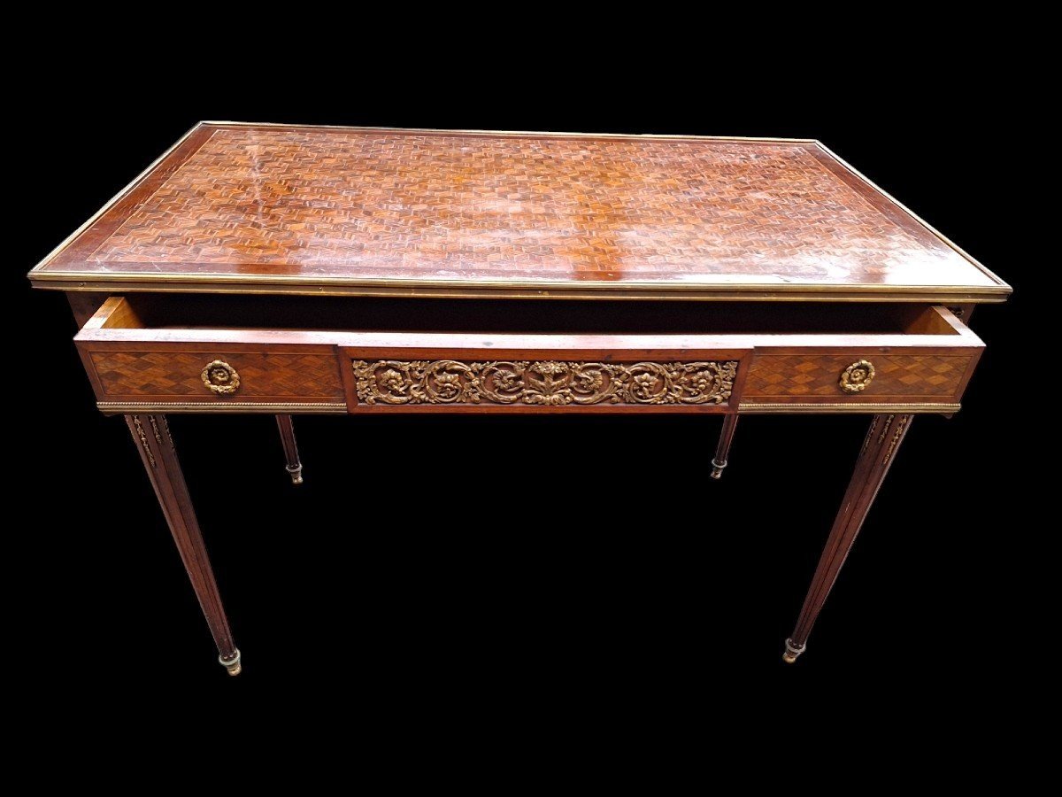 Nice Louis XVI style coffee table/desk after Jean-Henri Riesener, 19th century. High-quality desk with parquet top, equipped with a large drawer and decorated with very refined bronze decorations and ornaments.