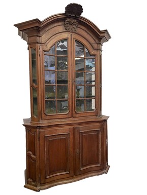 Oak 18th century display cabinet with 4 curved doors. Beautiful large 18th century Flemish display cabinet with curved fronts at top and bottom and a carved double shell at top and glass on the sides The cabinet is made up of 2 parts