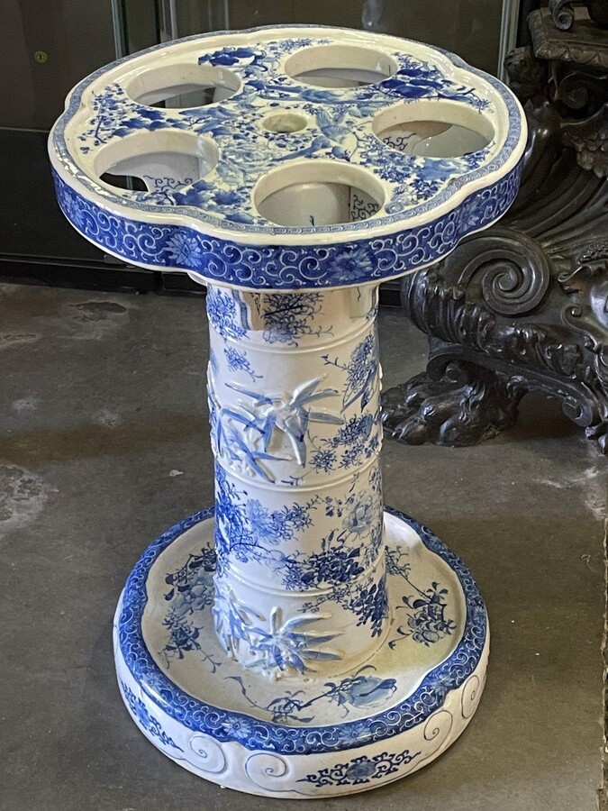 Oriental Blue / white porcelain umbrella / cane stand circa 1900 Decorative umbrella stand with paintings of birds, trees, flowers and decorative ornaments. Dimensions : Height : 54.5 cm Diameter top : 34 cm Diameter base : 34 cm In good condition 