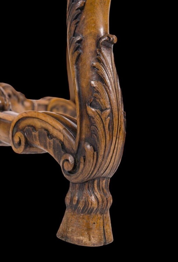 Ornately carved wooden coffee table with a marble top, circa 1920. Attractive oak coffee table/console with a Breche d'Aleppo marble top. Dimensions: Height: 80 cm. Width: 100 cm. Depth: 60 cm. In very good condition.