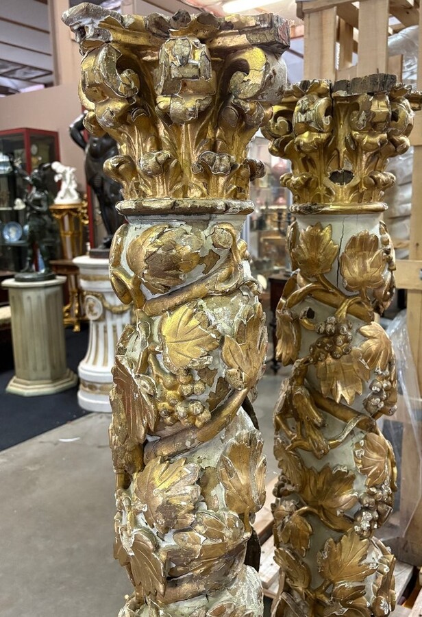 Pair of 17th-century Baroque twisted columns Highly decorative columns adorned with vines, birds and Corinthian capitals covered with antique gilding and polychrome decoration Columns in good condition with wear to the wood, gilding and polychrome.