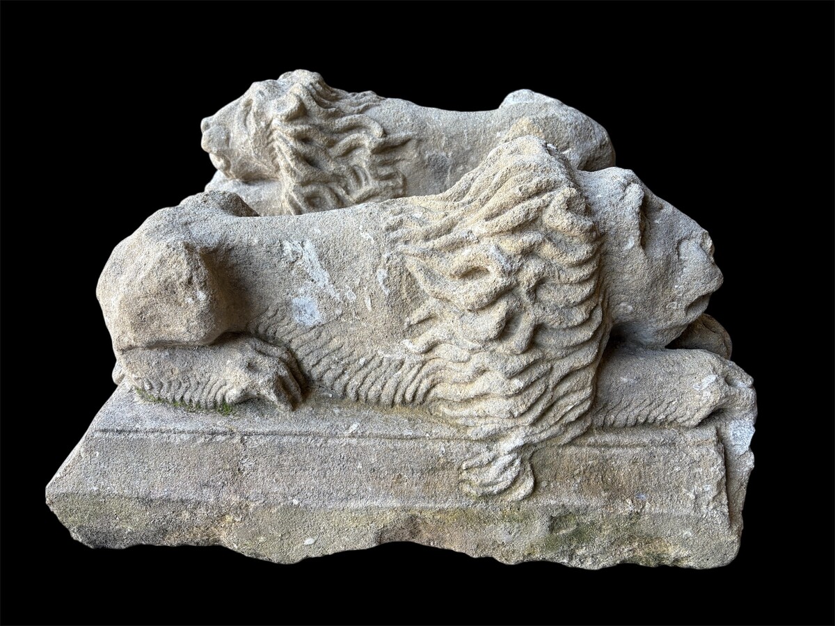 Pair of 17th century French stone ‘reclining lions’ sculptures Upper parts of an entrance gate to a country house or chateau.Very decorative sculptures in good condition, 17th cent