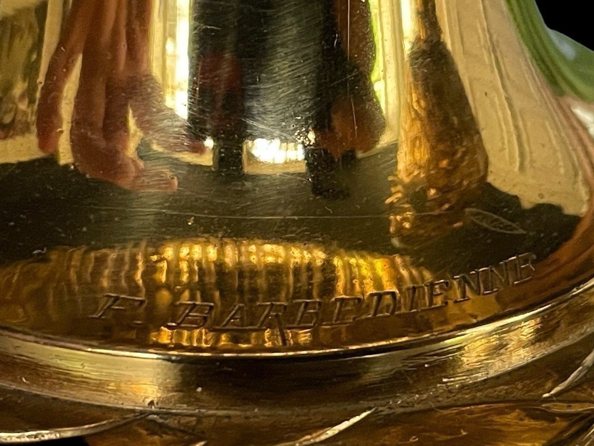 Pair of 19th century F.Barbedienne bronze lamp bases. Decorative lamp bases in the Greek/Roman style resting on a coloured marble base (1 base slightly damaged). Wiring missing. Height : 48 cm Width : 18 cm Base: 12 x 12 cm Signed Ferdinand Barbedienne