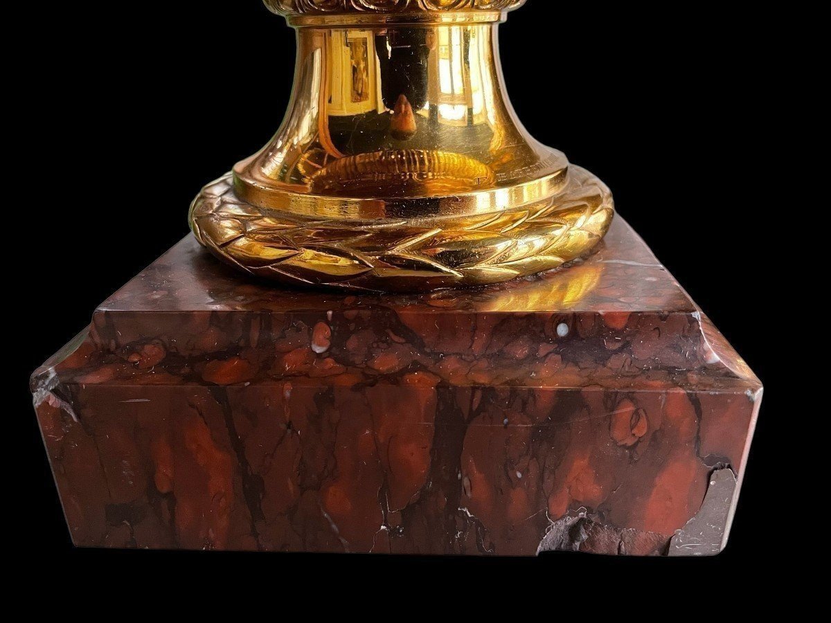 Pair of 19th century F.Barbedienne bronze lamp bases. Decorative lamp bases in the Greek/Roman style resting on a coloured marble base (1 base slightly damaged). Wiring missing. Height : 48 cm Width : 18 cm Base: 12 x 12 cm Signed Ferdinand Barbedienne