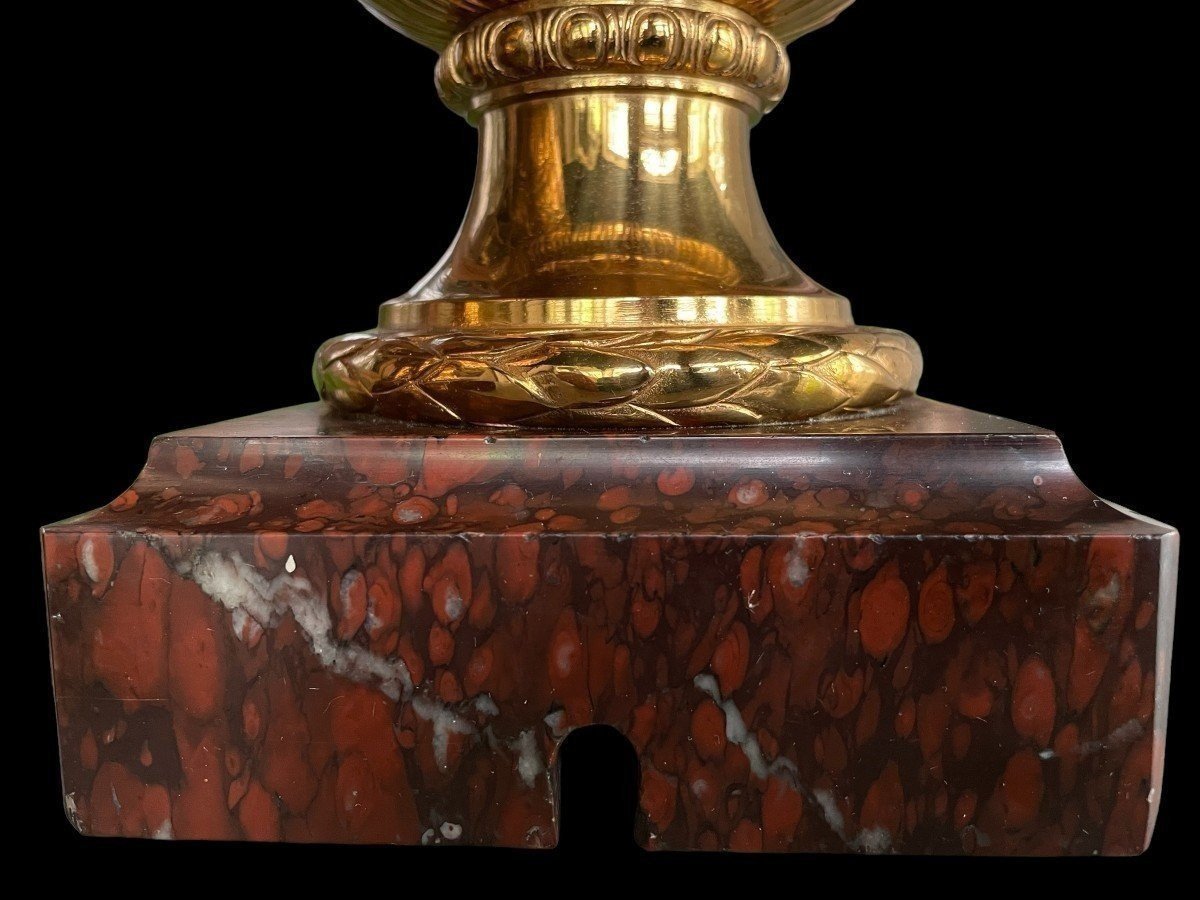 Pair of 19th century F.Barbedienne bronze lamp bases. Decorative lamp bases in the Greek/Roman style resting on a coloured marble base (1 base slightly damaged). Wiring missing. Height : 48 cm Width : 18 cm Base: 12 x 12 cm Signed Ferdinand Barbedienne