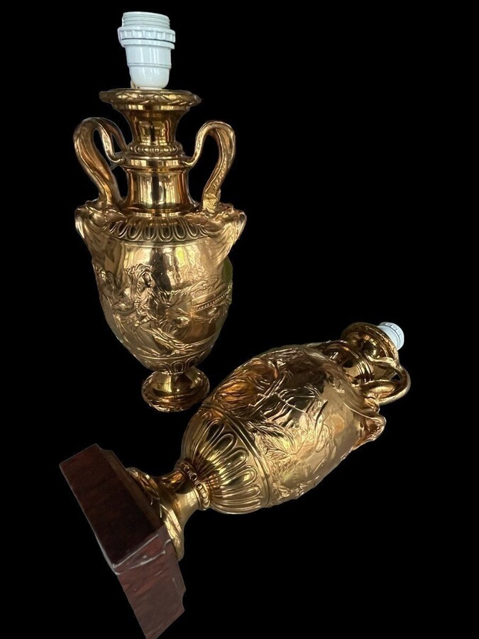 Pair of 19th century F.Barbedienne bronze lamp bases. Decorative lamp bases in the Greek/Roman style resting on a coloured marble base (1 base slightly damaged). Wiring missing. Height : 48 cm Width : 18 cm Base: 12 x 12 cm Signed Ferdinand Barbedienne