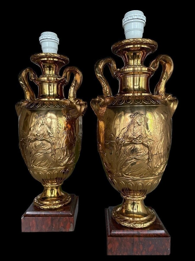 Pair of 19th century F.Barbedienne bronze lamp bases. Decorative lamp bases in the Greek/Roman style resting on a coloured marble base (1 base slightly damaged). Wiring missing. Height : 48 cm Width : 18 cm Base: 12 x 12 cm Signed Ferdinand Barbedienne