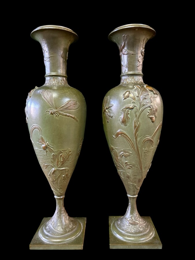 Pair of Art Nouveau decorative bronze vases, 1890–1900 Beautiful decorative vases with fine detailing in patinated bronze, depicting flowers, plants, birds, dragonflies, butterflies, lizards, etc. Signed “De Wever” 