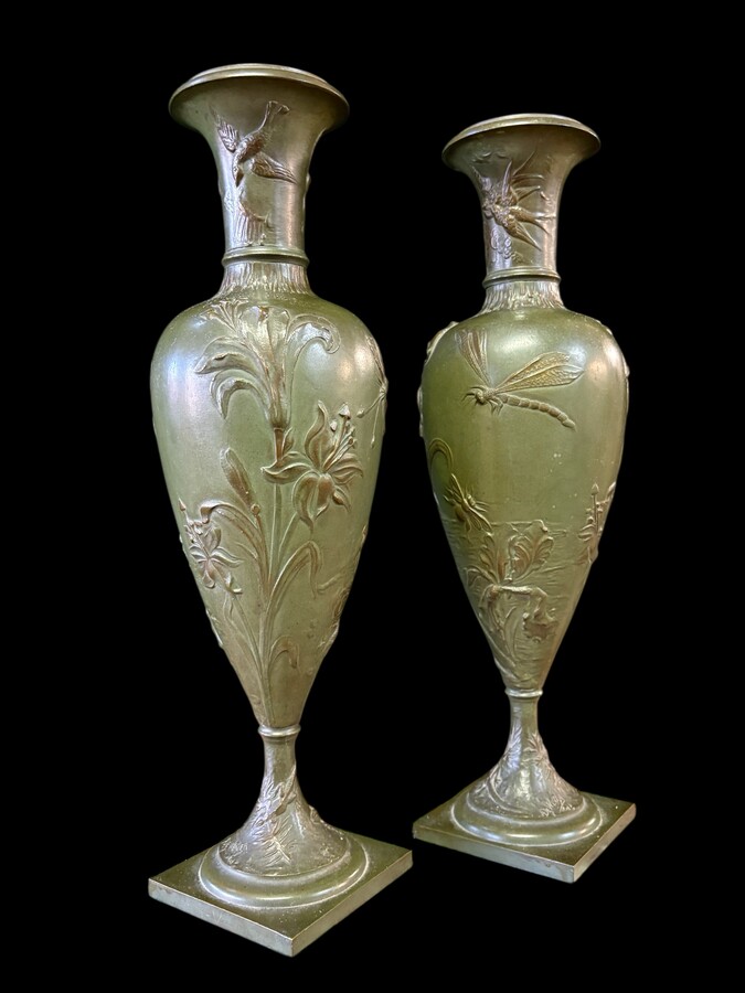Pair of Art Nouveau decorative bronze vases, 1890–1900 Beautiful decorative vases with fine detailing in patinated bronze, depicting flowers, plants, birds, dragonflies, butterflies, lizards, etc. Signed “De Wever” 
