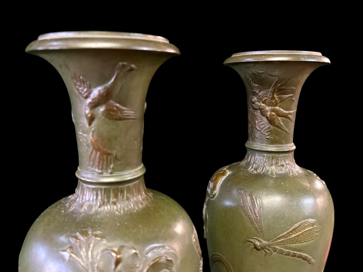 Pair of Art Nouveau decorative bronze vases, 1890–1900 Beautiful decorative vases with fine detailing in patinated bronze, depicting flowers, plants, birds, dragonflies, butterflies, lizards, etc. Signed “De Wever” 