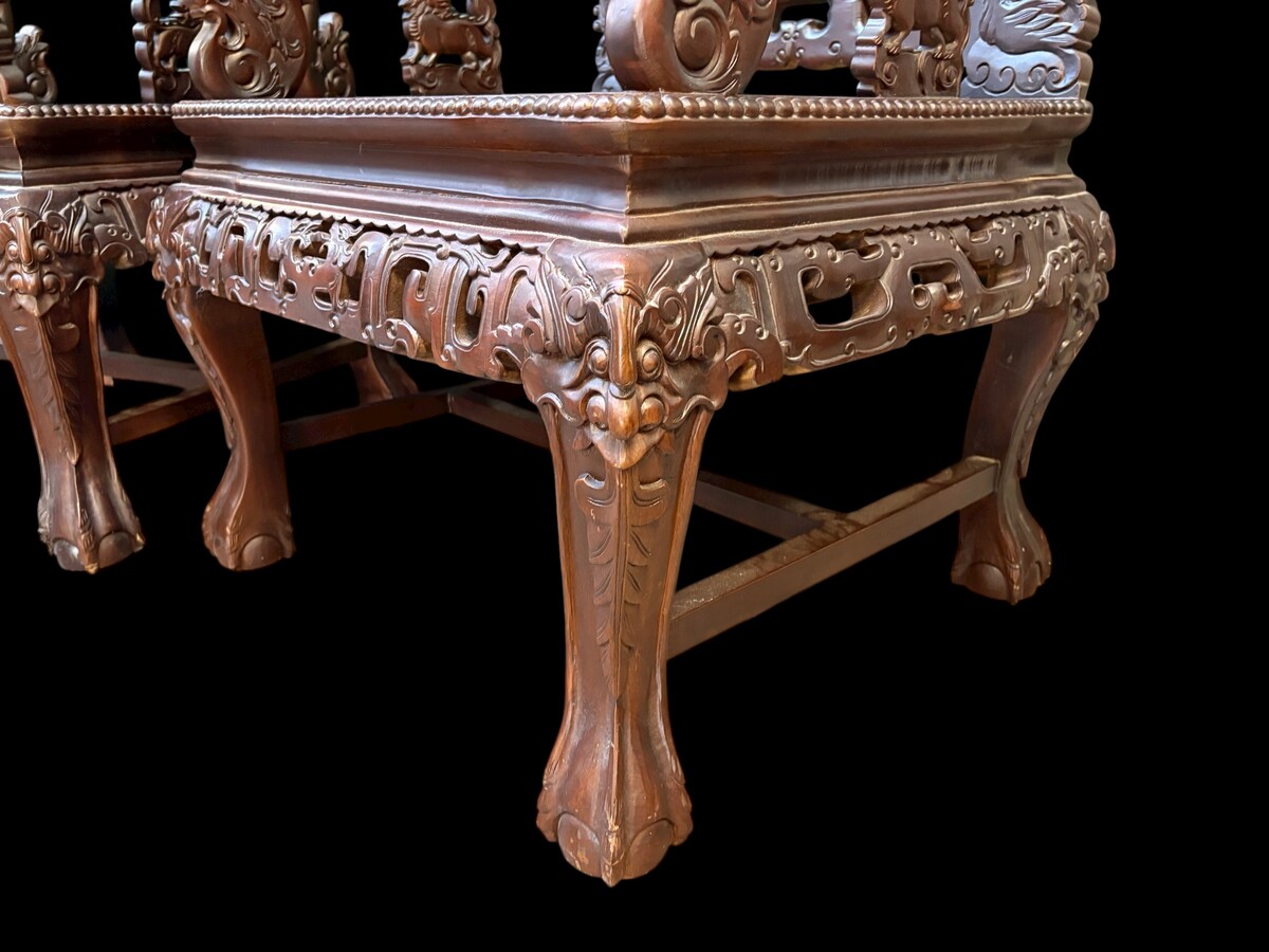 Pair of Asian solid wood armchairs, 20th century Decorative armchairs adorned with magnificent dragons and dragon heads as armrests. Dimensions: Height: 119 cm Width: 76 cm Depth: 67 cm Heavy solid wood armchairs in good condition, 20th century.