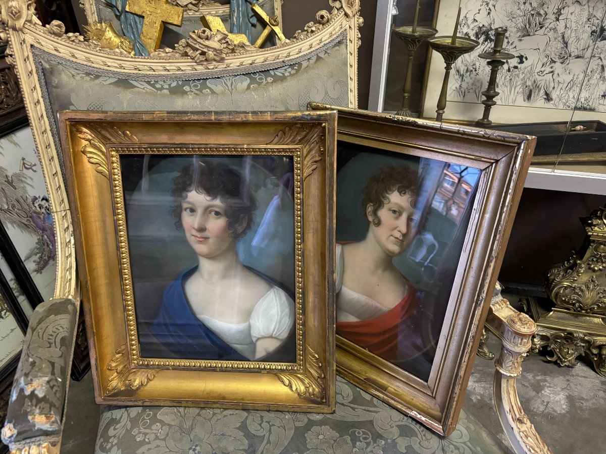 Pair of fine pastel portraits 1873 Pair of high quality pastels representing 2 noble ladies in a gilded wooden frame. On the back a German newspaper of 1873 ( Frankfurter Journal ) Dimensions : Height : 43 and 44 cm Width : 34 and 37 cm Both in very good