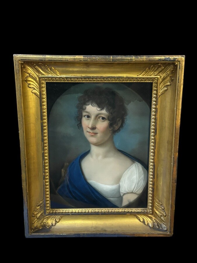 Pair of fine pastel portraits 1873 Pair of high quality pastels representing 2 noble ladies in a gilded wooden frame. On the back a German newspaper of 1873 ( Frankfurter Journal ) Dimensions : Height : 43 and 44 cm Width : 34 and 37 cm Both in very good