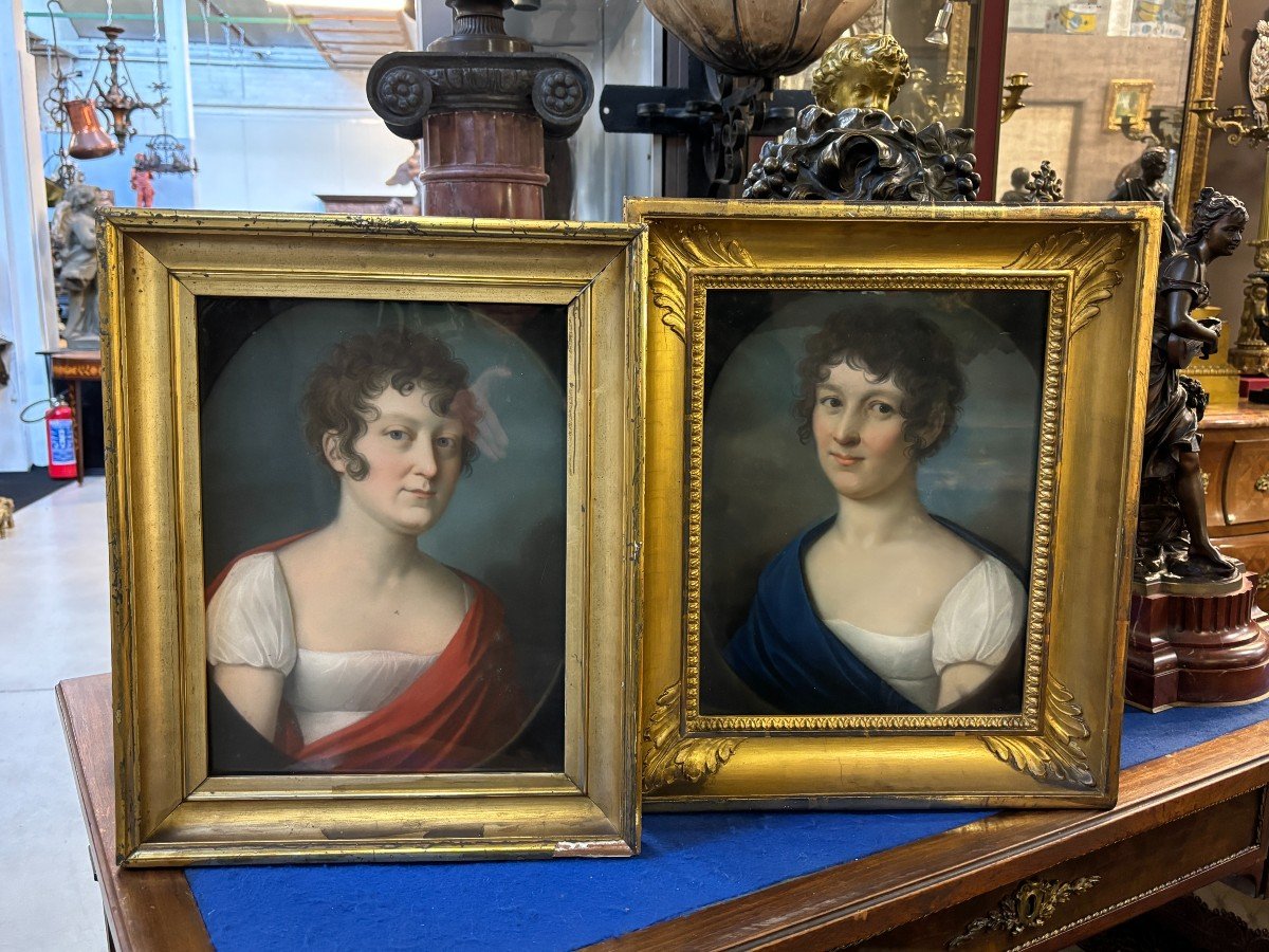 Pair of fine pastel portraits 1873 Pair of high quality pastels representing 2 noble ladies in a gilded wooden frame. On the back a German newspaper of 1873 ( Frankfurter Journal ) Dimensions : Height : 43 and 44 cm Width : 34 and 37 cm Both in very good
