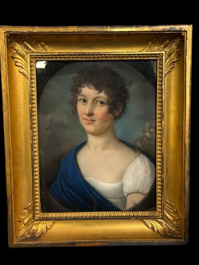 Pair of fine pastel portraits 1873 Pair of high quality pastels representing 2 noble ladies in a gilded wooden frame. On the back a German newspaper of 1873 ( Frankfurter Journal ) Dimensions : Height : 43 and 44 cm Width : 34 and 37 cm Both in very good