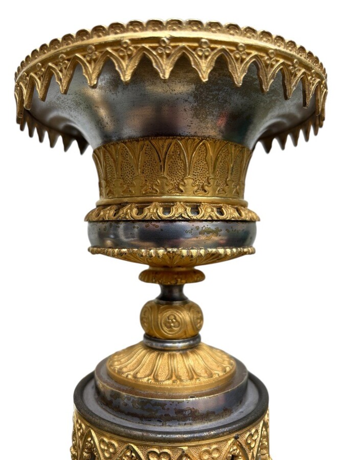 Pair of large cathedral style cassolettes in gilded bronze with mercury and silverplated patina from the Charles X period, early 19th century. Octagonal base which gives them a lot of character, a wide neck for opulence.