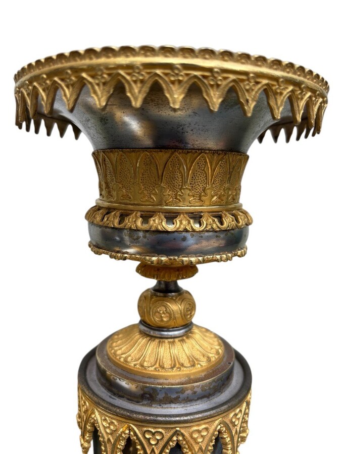 Pair of large cathedral style cassolettes in gilded bronze with mercury and silverplated patina from the Charles X period, early 19th century. Octagonal base which gives them a lot of character, a wide neck for opulence.