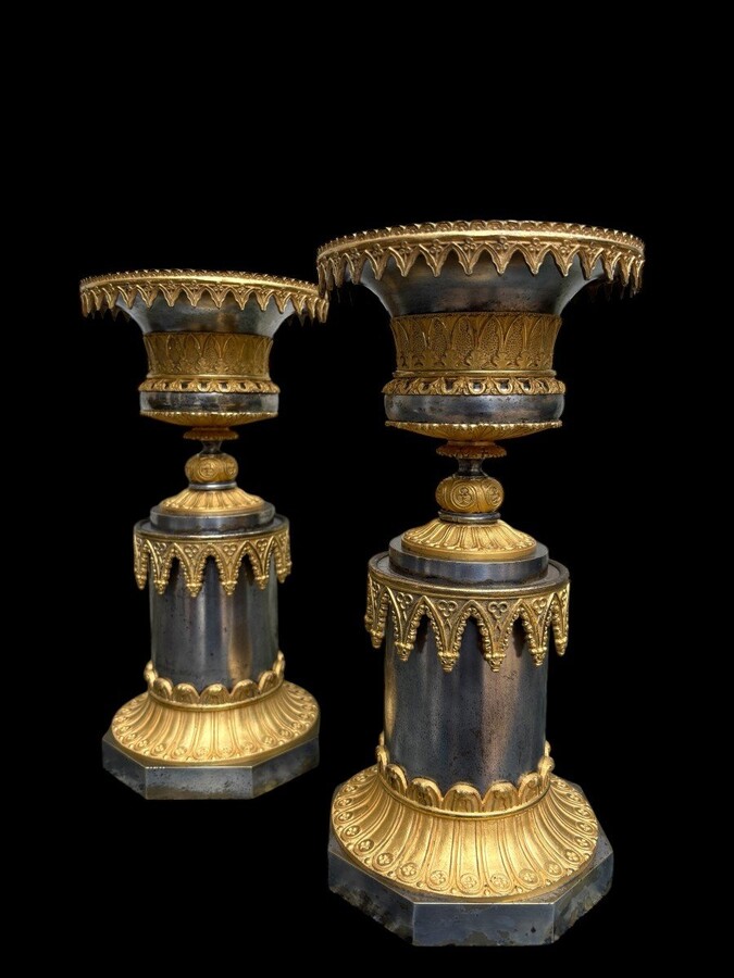 Pair of large cathedral style cassolettes in gilded bronze with mercury and silverplated patina from the Charles X period, early 19th century. Octagonal base which gives them a lot of character, a wide neck for opulence.