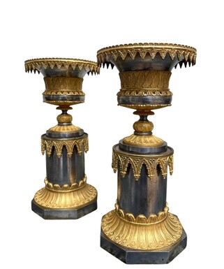 Pair of large cathedral style cassolettes in gilded bronze with mercury and silverplated patina from the Charles X period, early 19th century. Octagonal base which gives them a lot of character, a wide neck for opulence.