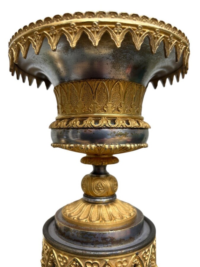 Pair of large cathedral style cassolettes in gilded bronze with mercury and silverplated patina from the Charles X period, early 19th century. Octagonal base which gives them a lot of character, a wide neck for opulence.